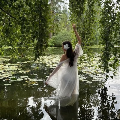 prettiestluxur's profile picture. 🌙 عالمالخيال... موطني حين يضيق الواقع