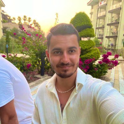 ooommmiiidd's profile picture. این همه اسکرول کردی خسته نشدی؟  یارولما✋🏻