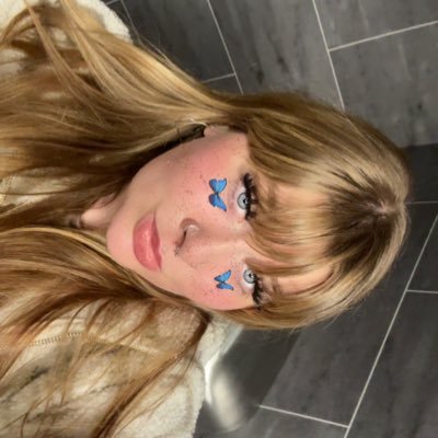 rebeccahamptoxn's profile picture. your average annoying 28 year old fan girl 🫶🏻