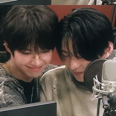 GrlUndrTheStrs's profile picture. #HANEULZ #AHOF #NINEORNONE
Never regret. Walang iwanan. AHOF IS NINE, NINE IS ONE!