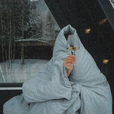 AMetlom's profile picture. Piskaram ovde, kradem vam vreme. Mirna vučica sa kamerom i šoljicom kafe, koji čuva svoj krug i pažljivo bira kad da zareži, a kad da se samo nasmije.