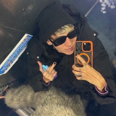 yacasivuelvo's profile picture. Cuando la realidad duele la ignorancia es el consuelo