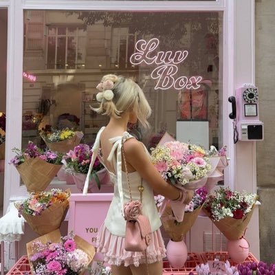 zirasania's profile picture. love new things and blockchain❤️