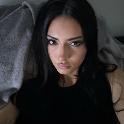 itspoesie's profile picture. 222 ♰