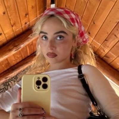 folkloverry's profile picture. this is me trying fan first, human second