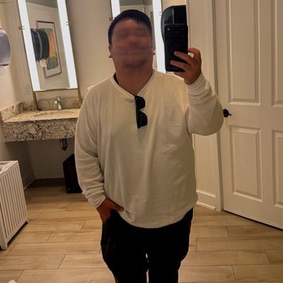 Daddyfromtheot2's profile picture. SINGLE. BigBoi Mo. Super Cuddler. Kilikili Lover! Hard but Sweet Kisser! ↔️ .😅 🩷🌸 Travel Enthusiast!