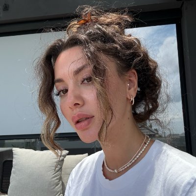 yelena_tomorrow's profile picture. Entrepreneur, painter, traveler, sports enthusiast.  animal rights supporter, AI enthusiast🥎⛳🏃‍♀️🏂🏊‍♀️🧘‍♀️🐶