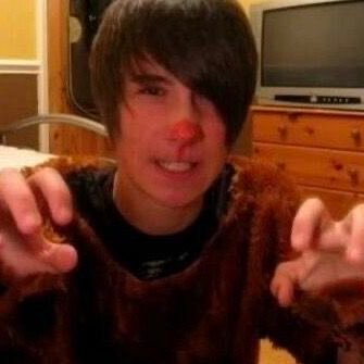 geekedhowell's profile picture. you would even say it glows 🎄