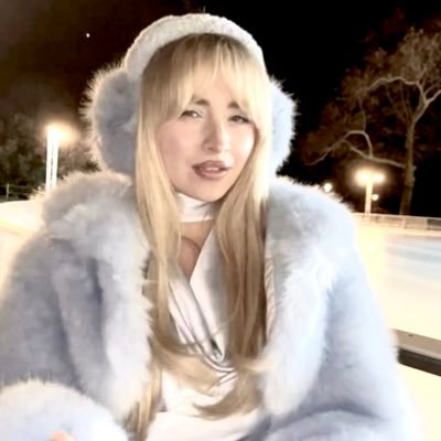 chloxreads's profile picture. 