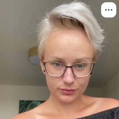 JulianaSmith110's profile picture. 