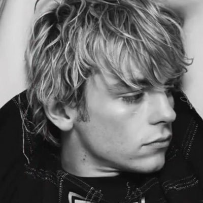 snowlnv's profile picture. 