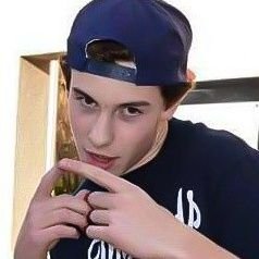 lesbiazayn's profile picture. 