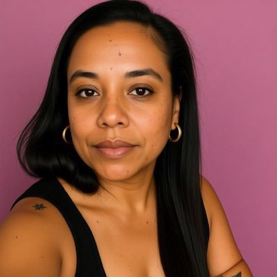 Christel_OCC's profile picture. Christ Follower 🙏🏽 Newsletter Queen + AI Educator • Here to show you how to make honey online 🍯 https://t.co/lOl5YuZlrM