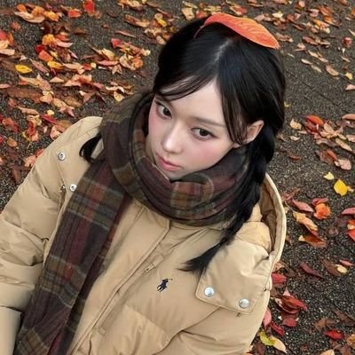 kwinteur's profile picture. @aesvelo suara dan auranya jatuh seperti serpih salju ringan jernih namun membekas. (2001)