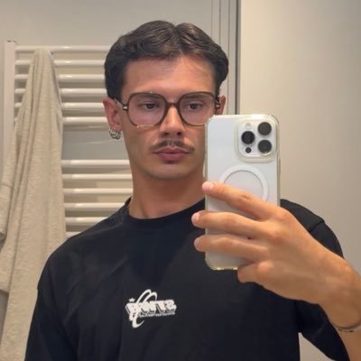 ungarconaigri's profile picture. You definitely look better on me