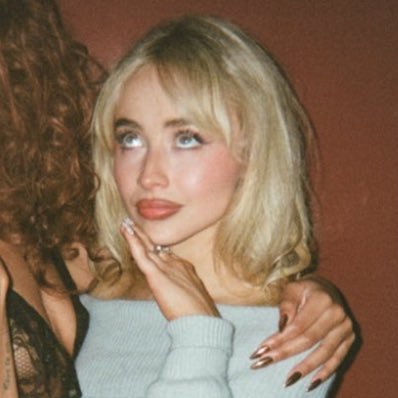 readsabsmind's profile picture. 