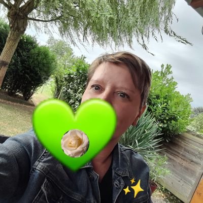 Elisa00835352's profile picture. 🏡🥰🥰🥰Nature🐾J'Aime🩷la Vie🌞que j'Ai😍🤗.En couple👫💕💍maman🩷d'une JF👱‍♀️🌼20 Ans💗.J'Adore🩷🌳🌾🐦🌿💚💦🌊🐬☀️🎶💃🧚‍♀️.Boulot🏥❤️‍🩹🫴👩‍❤️‍💋‍👨💖🏨🌈