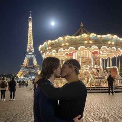 1fhers's profile picture. Apolítico. Nāo vou morrer por esses vermes que só enriquecem as nossas costas.