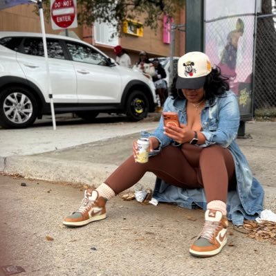 Penelopeezay's profile picture. My baby daddy told me to not fuck with a nigga who can't take care of me and GOT DAMN IT IM NOT!!! 😂💁🏽‍♀️💜