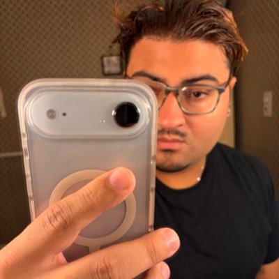 Adam654872's profile picture. 