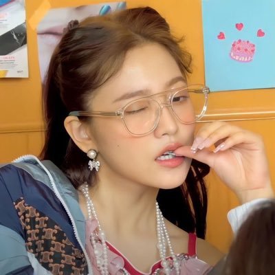 sapphicmarkly's profile picture. i love women and huang renjun