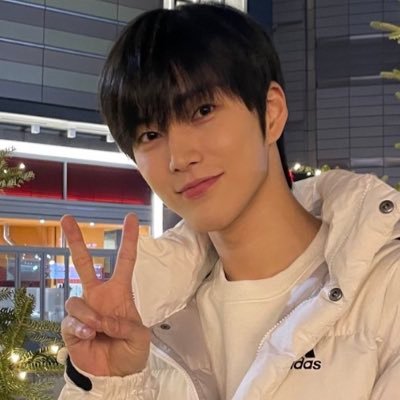 herxoul's profile picture. time frozen at 7:31 🩵