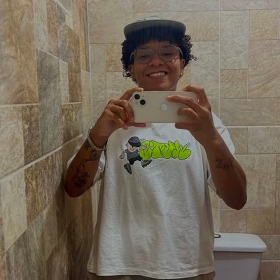 blopeexx's profile picture. Se tá difícil pra malandro, imagina pra otário.