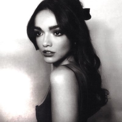 rcheldove's profile picture. la otra noche te esperé bajo la lluvia dos horas, mil horas, como un https://t.co/5O0B5cUBTg ( frankenstein era )