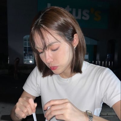 isaqrzz's profile picture. 