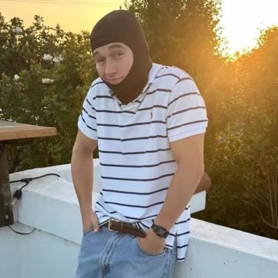 tilidumm's profile picture. medium ugly skinny quirked up white boy