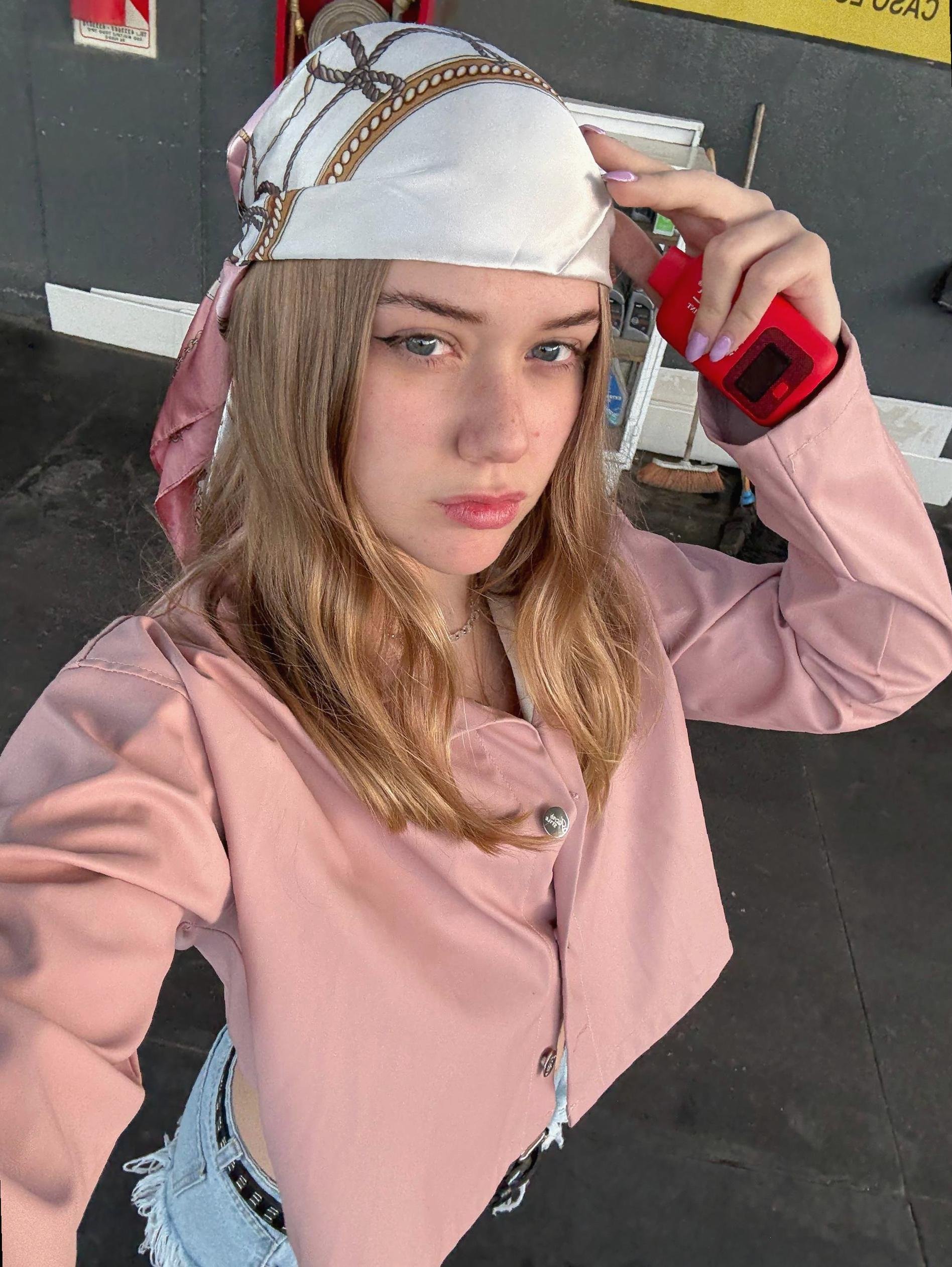 Nurse2_df's profile picture. 21 🤍 old handle combusted so i'm here :/ part-time cloud full-time chipmunk ngl 😭