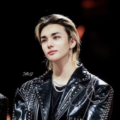 k8rmic's profile picture. never stop writing down ٠࣪⭑꩜.ᐟ