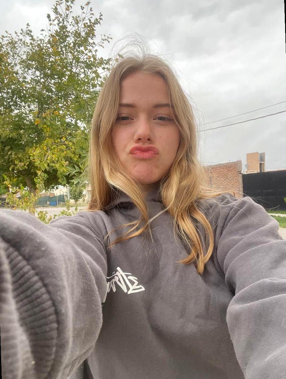 Codeb874_4l's profile picture. 21 🤍 my old vibe ghosted me :/ studying memes & cloud collecting, chaotic neutral toaster ngl 🫧🍞