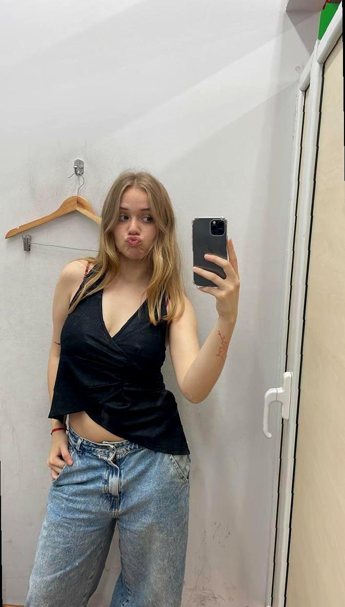 Rolez77_z9's profile picture. 21 🤍 old bio got abducted so i'm restarting :/ cat diplomat & pizza prophet 🍕