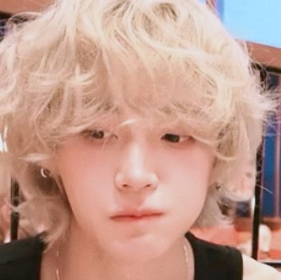 rotiabin's profile picture. warmed by the way wonbin exists 🍞