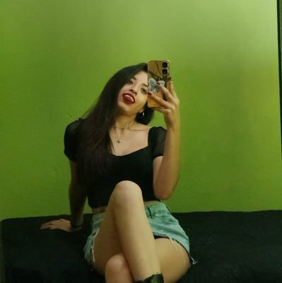 ___tvz's profile picture. mentalmente en un recital