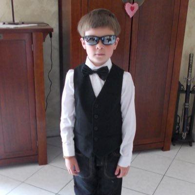 zenrll's profile picture. Professional Player for @teamvitality | @efootdefrance | zen@prodigy-agency.gg | RLCS 2022-2023 WORLD CHAMPION 🏆