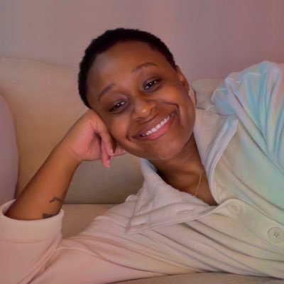 Izzyalright's profile picture. minimalism & emotions