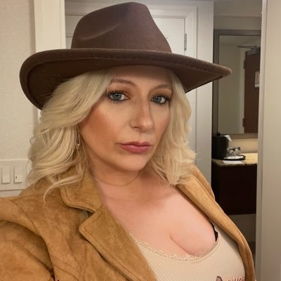 Lelepokerr's profile picture. Online poker gal👱🏻‍♀️ Former FM Radio Personality & Podcaster. Certified Mindset/Poker Coach. Allergic to broke. Sin límites.