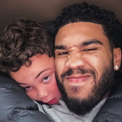 Blvck_student12's profile picture. @ManchesterUnited 4Life🔰🔱@BostonCeltics ☘️@EnglishStudent📜 @Telemarketing🎓@JT0🐐@HarryAmass🧐💡🔌