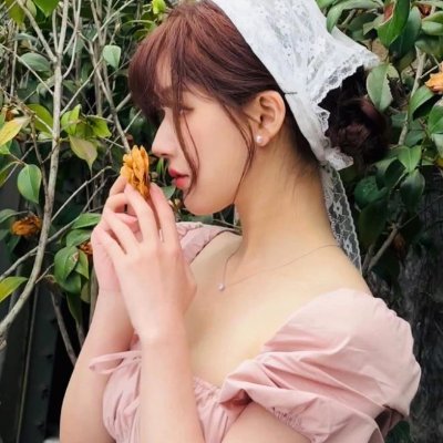 zhaoroosy's profile picture. 💭♥️ “86th Issue?!” @Eudwoo, talking about an Ice Princess whose her silhouette sovereign haunts La Revista’s castle. And shoo! Back off if you’re down to her.