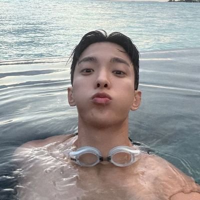 ubippangg's profile picture. CARAT ONLY 💎 🇮🇩 #세븐틴 #도겸 #이석민 #DK #DOKYEOM #ドギョム 🍕🐶⚔️⚾ OT13 🩷🩵 @pledis_17 || ❤️🖤🤍💚