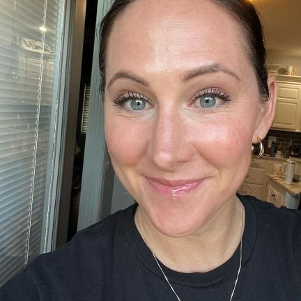 AngelaSmit37298's profile picture. once a scam victim turned safety advocate to help spot scammers both online and offline