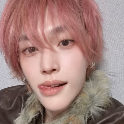 onyour_unnie's profile picture. ᚐ @Zi4URE : 𝐑𝐈𝐈𝐙𝐄 𝐍𝐂𝐓 𝐄𝐗𝐎⋆˚ 𖥔˟