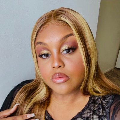 emmytweetedit's profile picture. inside the brain of twitter’s unfiltered socrates. | poet | doppelgänger - @emspammedit