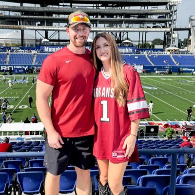 Chloekinsss's profile picture. Mrs + Mama 
Go Hogs