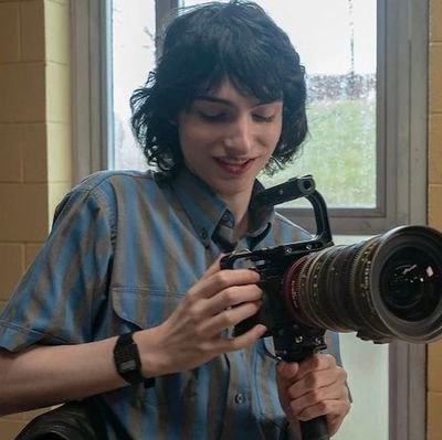 connellwcldron's profile picture. billie eilish me invito a ver the office con ella