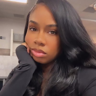 beeez____'s profile picture. a mom & a real bitch