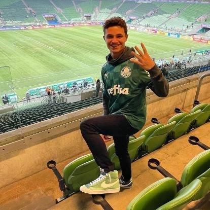 laloovesV's profile picture. kpop & f1 | 19 yrs old | she/her