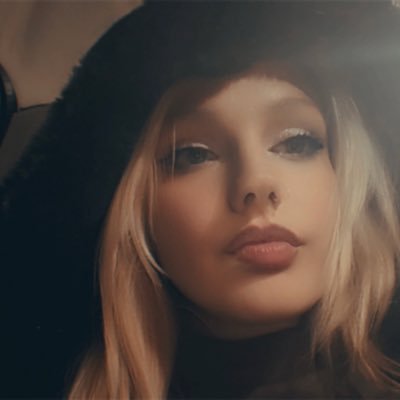 kayleeosbourne's profile picture. probably thinking about geese & many other mystical concepts